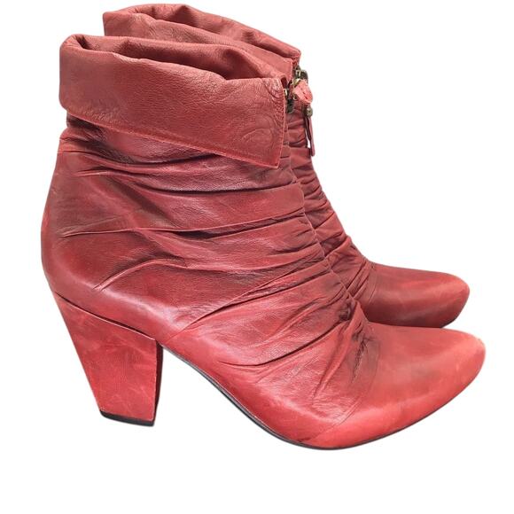 Earthies Montera Boots Womens Sz 11 Red Leather Ankle Booties Ruched Zip Closure - Picture 1 of 9